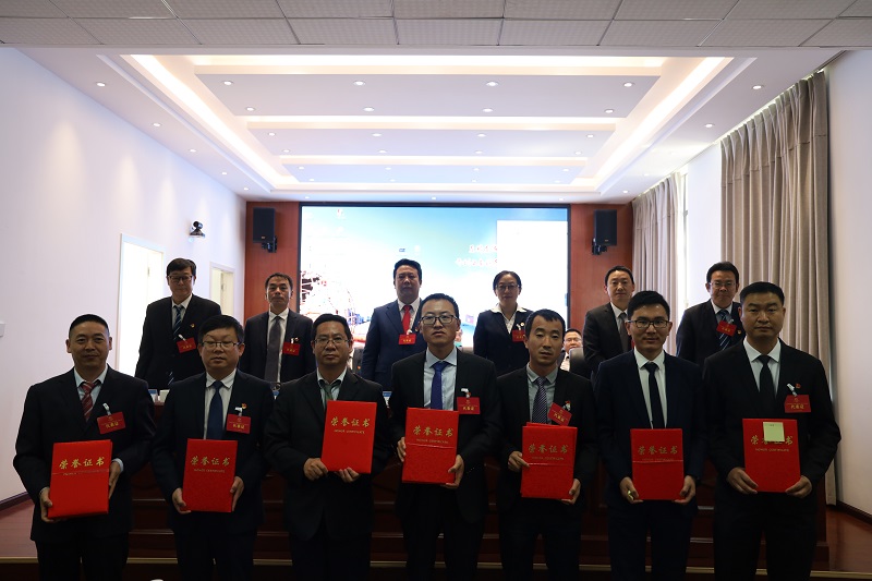 1589261649108095.jpg 表彰先進(jìn)個(gè)人.JPG