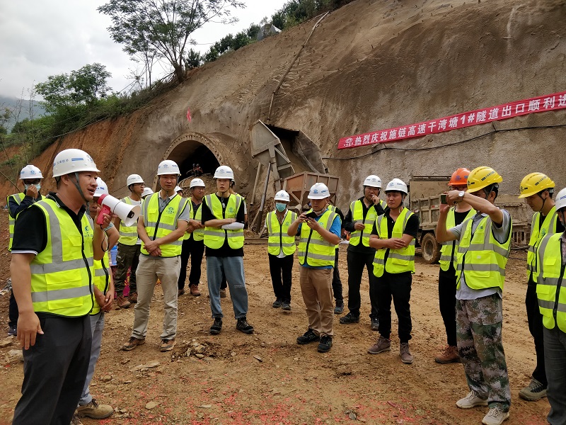 參觀1、2#隧道.jpg