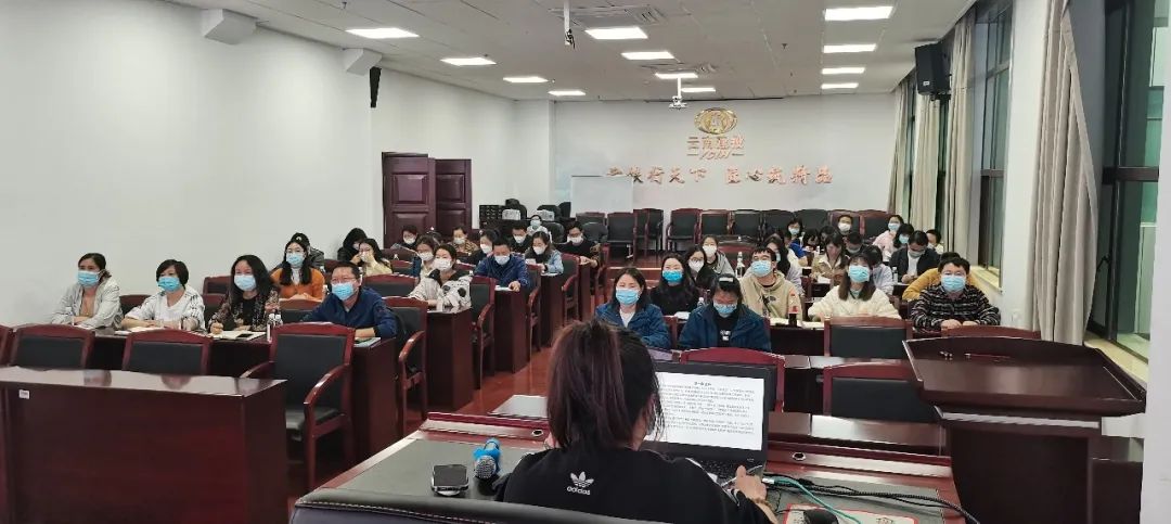 1653526885310090.jpg 2022-05-25-公司財務部開展財務內(nèi)部培訓.jpg