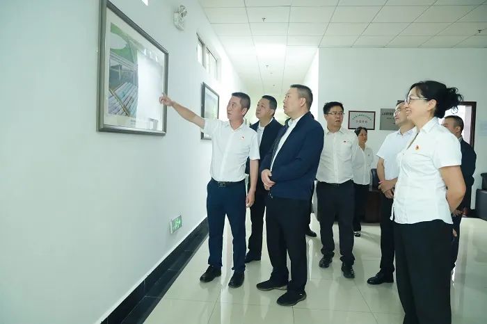 1655690864306438.jpg 2022-06-17-陳祖軍調(diào)研公司時(shí)強(qiáng)調(diào): 凝心聚力 聚焦主業(yè) 爭(zhēng)當(dāng)集團(tuán)施工板塊的單項(xiàng)冠軍.jpg