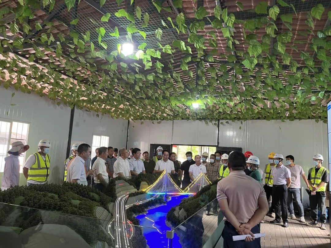 1656385448827621.jpg 西雙版納州委書記朱家偉到景洪神秘谷瀾滄江特大橋項目調(diào)研.jpg