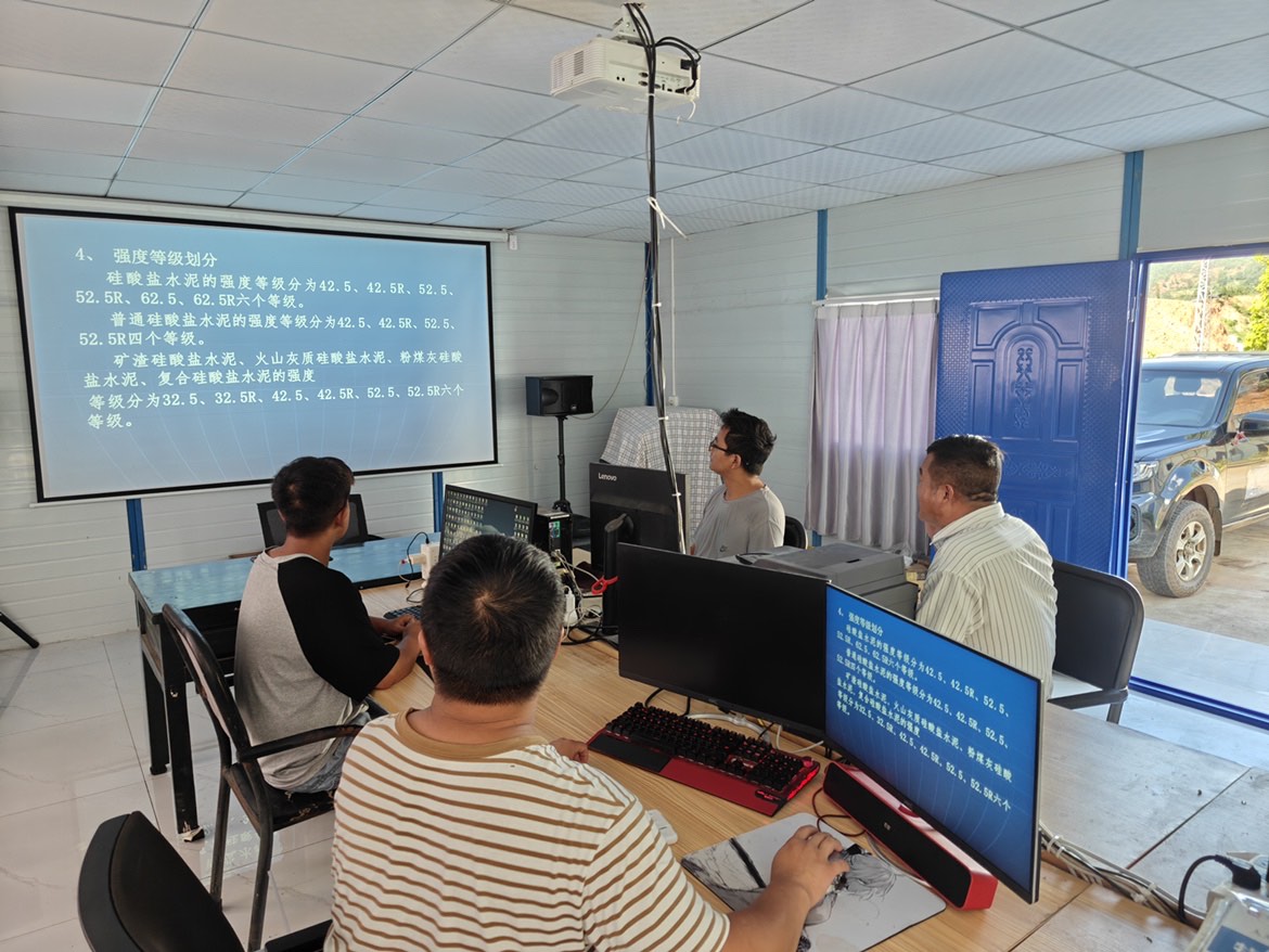 1756773502481590.jpg 南澗產業(yè)園項目開展混凝土原材料質量檢查培訓.JPG